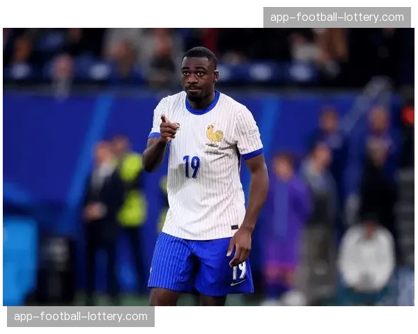 官方：摩纳哥与中场尤素福-福法纳续约至2029年