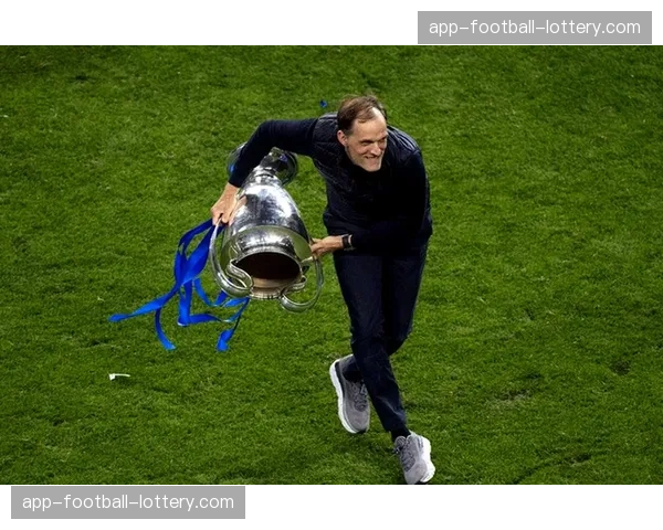 拜仁赛前战术课重点演练高位压迫，图赫尔强调跑动覆盖