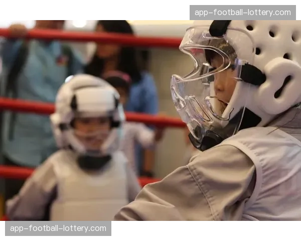 “MMA进校园”试点项目在德国启动,旨在通过基础训练提升青少年纪律性与体魄 “MMA进校园”试点项目在德国启动,旨在通过基础训练提升青少年纪律性与体魄